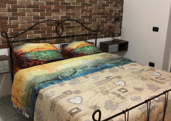 Licola Cama Y Desayuno | Camera dell' antico Arco Romano