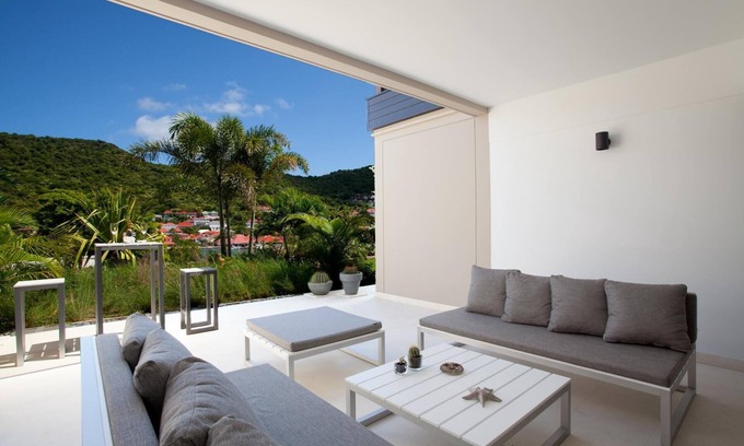 Lurin Apartamento | Lujoso apartamento a poca distancia de la playa, tiendas y restaurantes, vistas al puerto