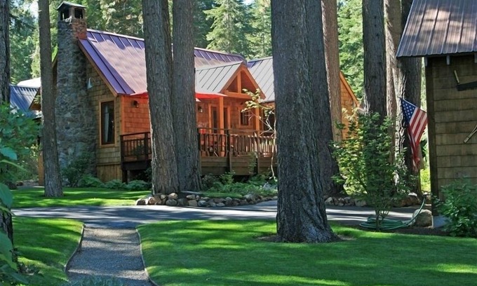 Sunnyside Cabina | Camp Cedar Crest ~ un compuesto de lujo que recuerda a Old Tahoe