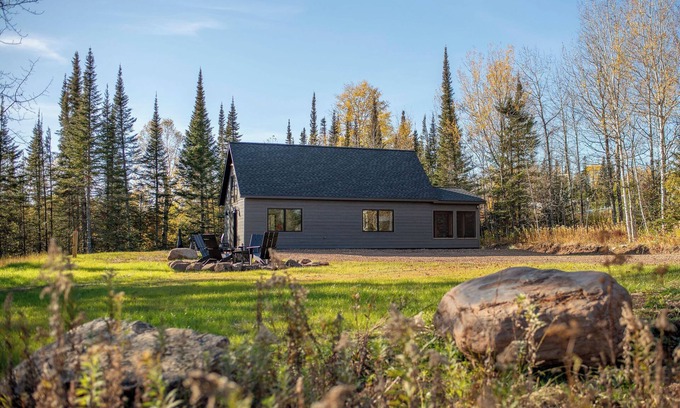 Grand Marais Cabina | Camp Du Nord...a Cozy 2-bedroom cabin in tranquil Grand Marais MN