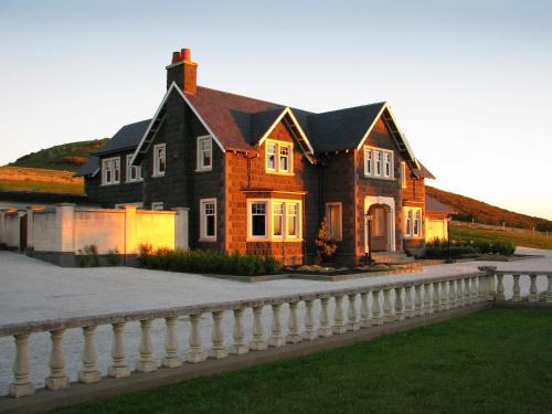Dunedin Villa | Camp Estate by Larnach Castle