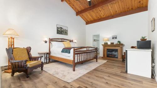 Springville Casa | Camp Nelson Lodge Room 6