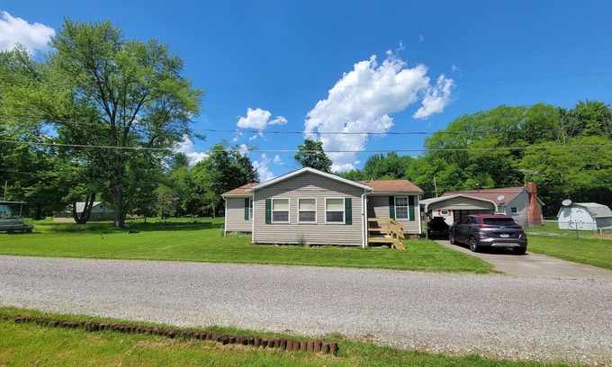 Pymatuning South Cabina | Camp Not Found - 3 Queen Bedrooms by the lake