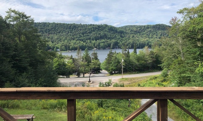 Eagle Bay Cabina | Mirador del campamento: Big Moose, Adirondacks