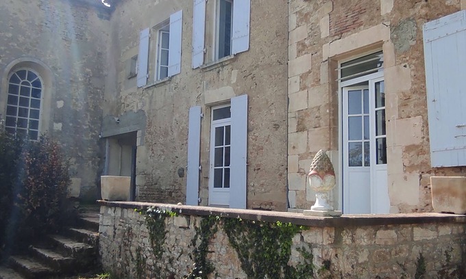 Champdeniers Casa | CAMPAIGN Rural gite, large house to welcome friends or family.