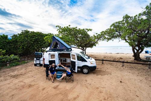Kahului Otro | CampCar Maui Jeeps SUVs Hybrid Camper van Rentals with equipment and Travel Advice