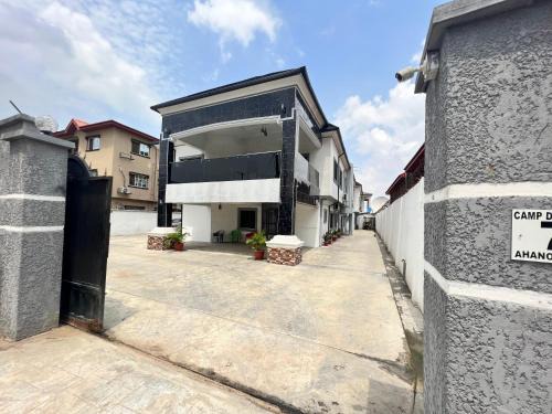 Oshodi-Isolo Apartamento | CampDavid Luxury Apartments Ajao Estate Airport Road Lagos 0 8 1 4 0 0 1 3 1 2 5