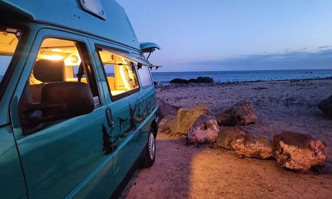 Cabo Blanco Alquiler De RV | Camper 'Arona' for 4 People