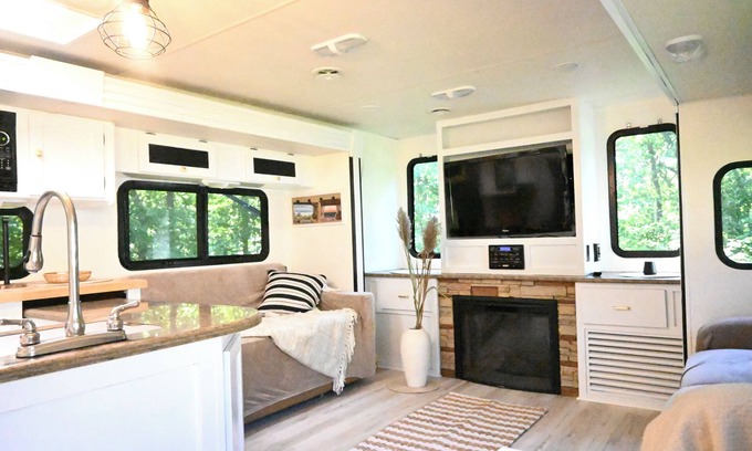 Waterbury Casa | Camper Rv nature lover stay