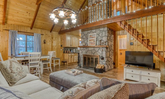 Mount Hood Village Casa | Campfire Cabin on the River