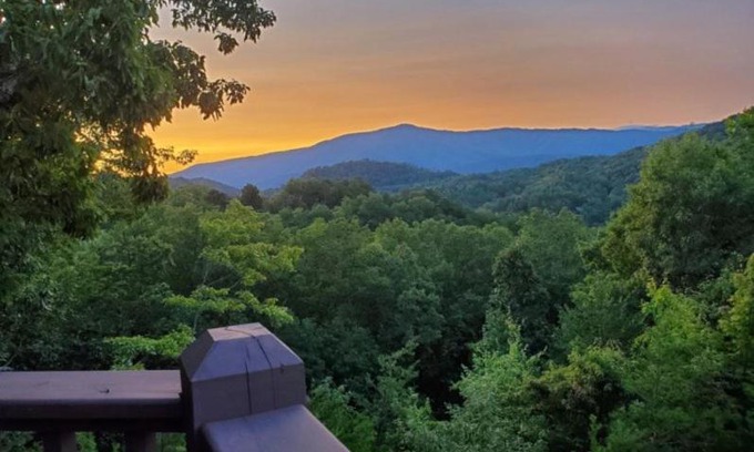 Gatlinburg - Pigeon Forge Casa | Campfire Lodge