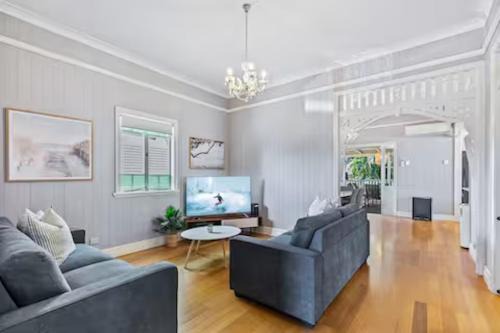 Camp Hill Casa | Camphill Retreat - 3BD, 7Km to Brisbane CBD