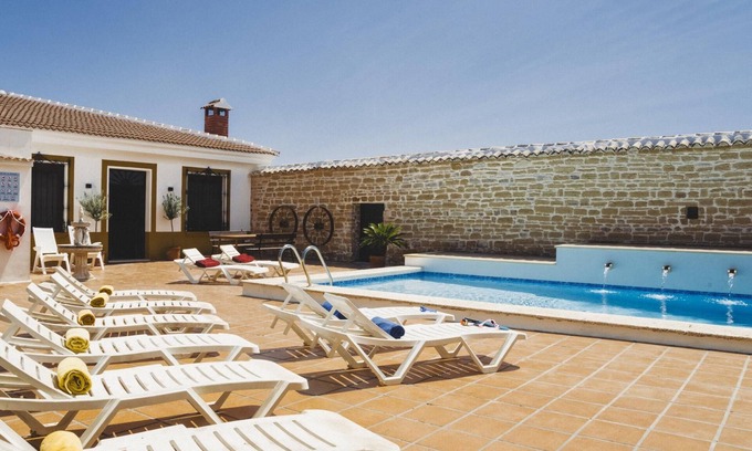 Porcuna Villa | Casa rural con piscina , chimenea , barbacoa