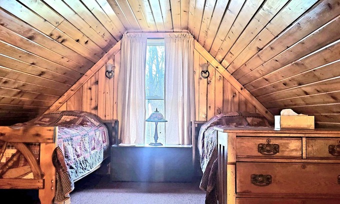 Ringgold Cabina | Camping at its finest! Bring your hunting party, sleeps 12ppl