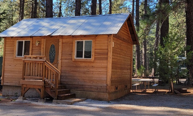 Shingletown Cabina | Camping Cabin B with a Lake and Creek, 15 mi from Lassen NP