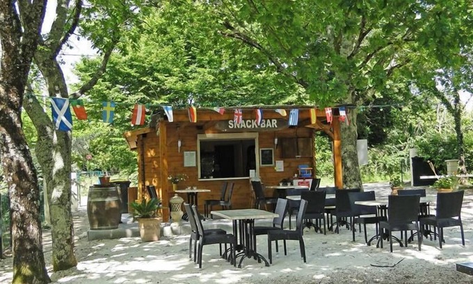 Bayas Alquiler De RV | Camping Le Chene Du Lac
