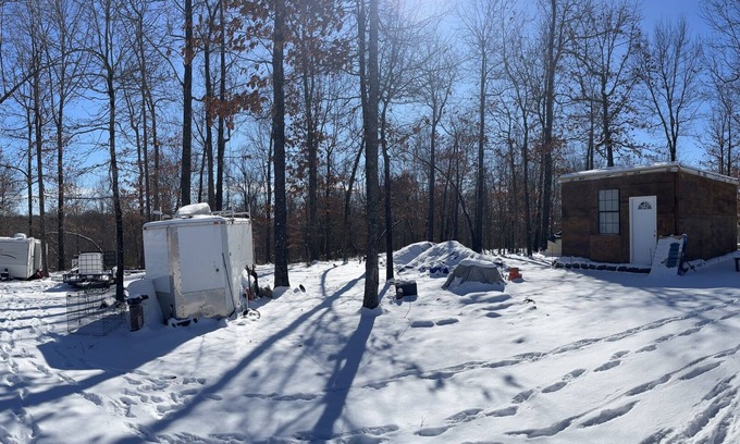 Harrison Alquiler De RV | Camping, off grid… Generator and water provided.