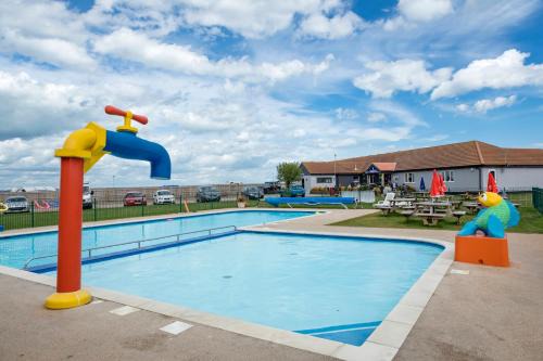 Swalecliffe Otro | Camping Pods, Seaview Holiday Park