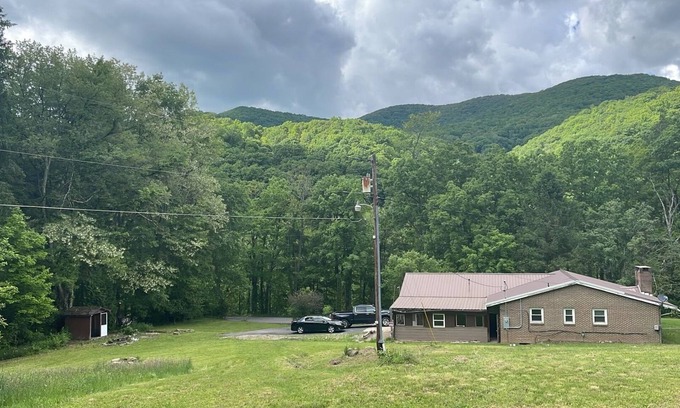 Elkins Casa | CampRV Lookout Apartment – Peaceful Scenic Escape