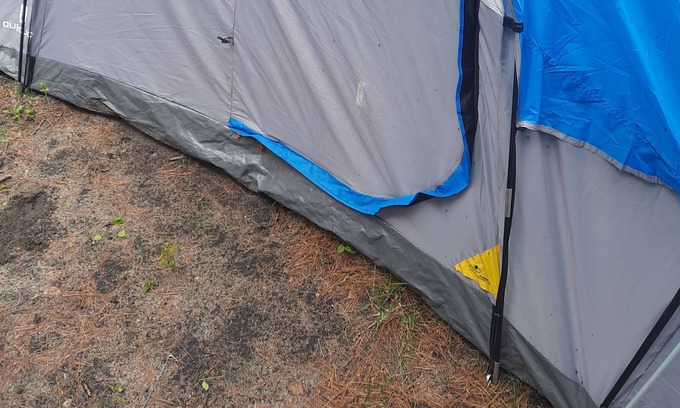 Cheboygan Alquiler De RV | Campsite. Equipment included. (Tents, beds, bedding, etc.) On the lake!