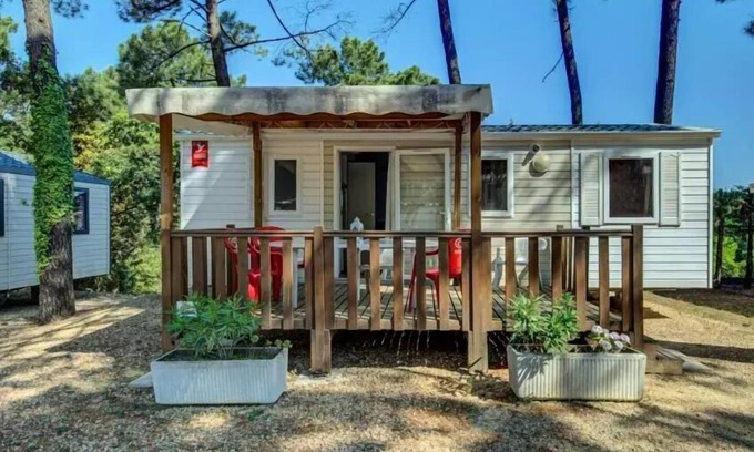 Mondragon Casa | Campsite La Pinède in Provence *** - Mobil Home Sauge Plus 4 Rooms 6 People Air Conditioned + TV