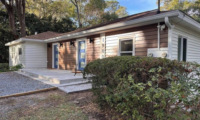 Tallahassee Villa | Campus Close, Game Dates Open, Pets - Yes