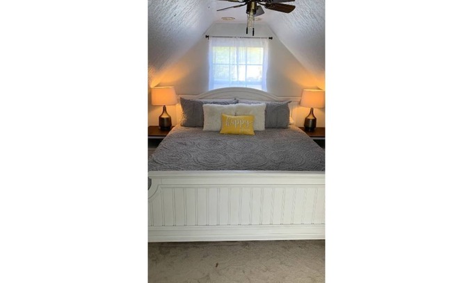 Bowling Green Casa | Campus Guesthouse at 128 1/2 South Summit