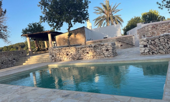 Santa Eulalia del Río Villa | Can Bonet de Baix es una villa de arquitectura ibicenca en el centro de la isla.