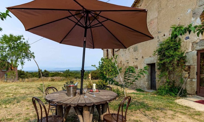 Veinat del Penedés Casa | Can Camós - Country house close to the Costa Brava
