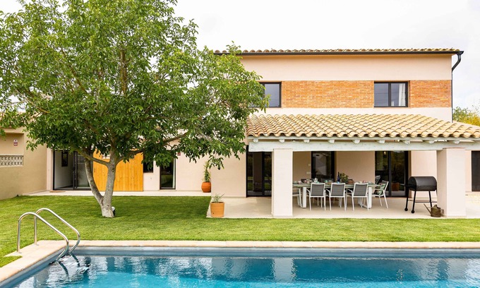 Vall-Llobrega Chalet De Esquí | Can Candiu. Establecimiento de 2 casas enteras