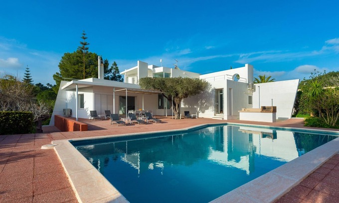 Can Furnet Villa | CAN LLUC Casa vacacional con Wi-Fi, Aire Acondicionado, Piscina, Jardín y Terraza Solar