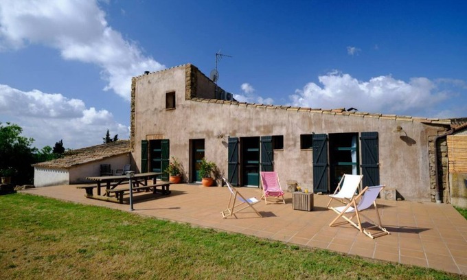 Pins Otro | Can Muní. Turismo rural Empordà. Casa Cal Pastor
