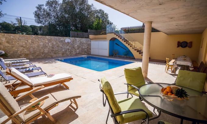 Mont-Ras Villa | Can Salgas, una casa preciosa en el campo cerca de una pequeña ciudad