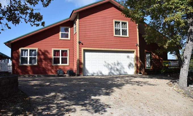 Eureka Springs Casa | Can-U-Canoe Riverview Eagles Roost