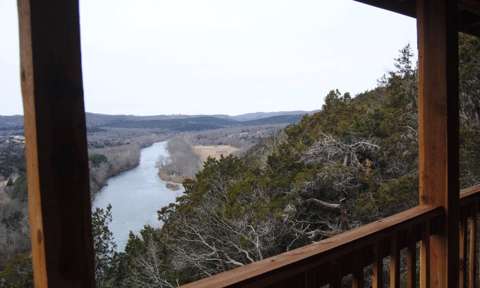 Eureka Springs Cabina | Can-U-Canoe Riverview Luxury Una habitación de lujo