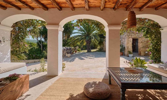 Sant Agusti des Vedra Villa | Can Xo: Lujosa vila. Antigua finca. Bellamente restaurada. Piscina. Playa cerca