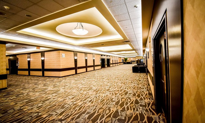 Regent Hotel | Canad Inns Destination Centre Club Regent Casino Hotel