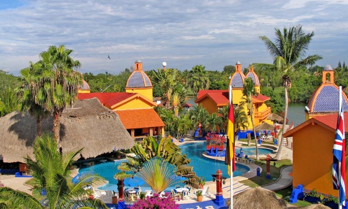 Flamingo Complejo | Canadian Resort Vallarta