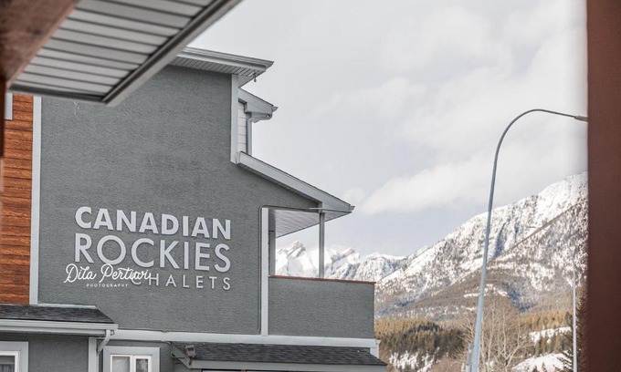 Canmore Apartamento | Canadian Rockies Chalets by Trilink - 2 & 3 Bedroom Condos - Self Check-In - Walking Distance to Downtown - Free Parking - Pet-Friendly - No AC