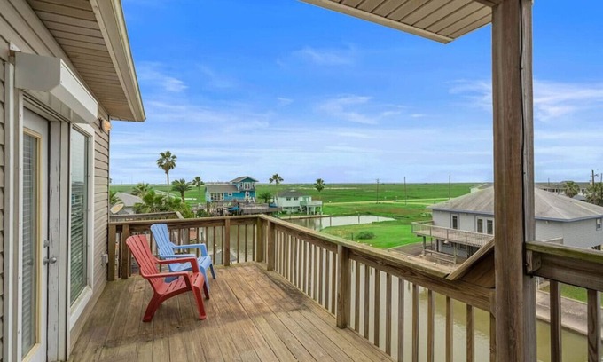 Surfside Beach Casa | Canal Front Fisherman Dream Home with Great Views