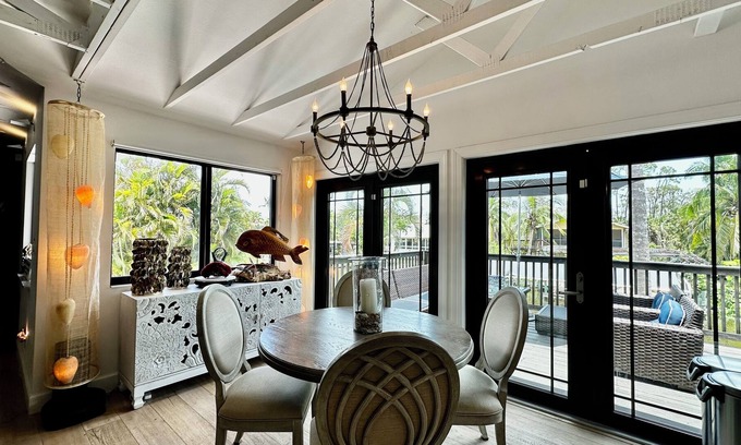 Redevelopment Area Casa | Canal Front, Gulf Access, Walk to downtown on Naples greenway!