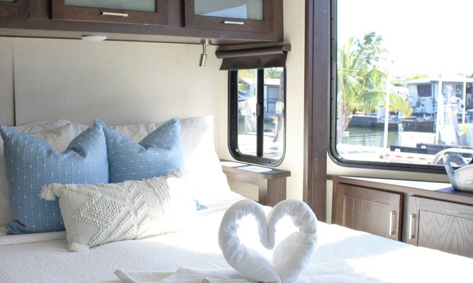 Key Largo Alquiler De RV | Canal-Front RV Retreat in Key Largo Water Access