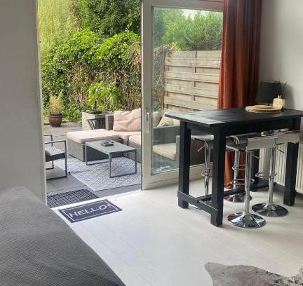 Nieuw-West Apartamento | Canal Garden Apartment StayWell Amsterdam