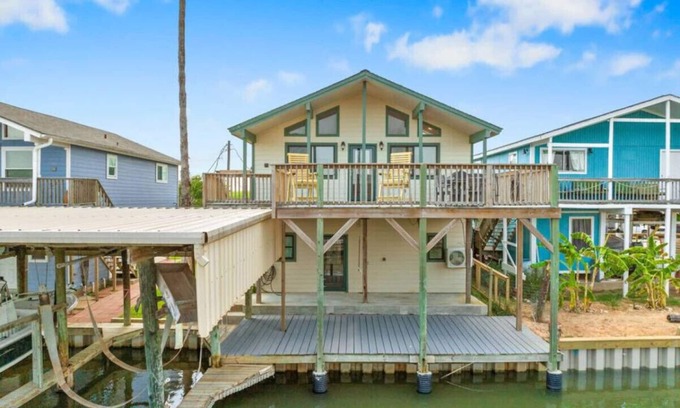 Freeport Casa | Canal Home with Two Docks and Large Gameroom