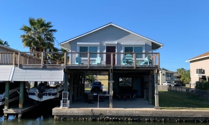 Jamaica Beach Casa | Canal House: Family Friendly, cangrejos, pesca y más!