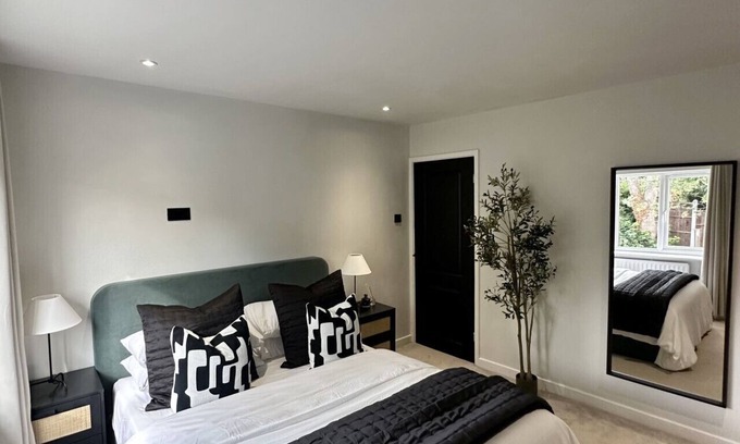 Eccles Casa | Canal Mews - 1 min from Trafford Centre and 2 mins M60