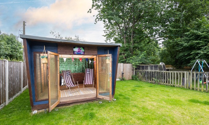 Stanley Casa | Canal side cottage