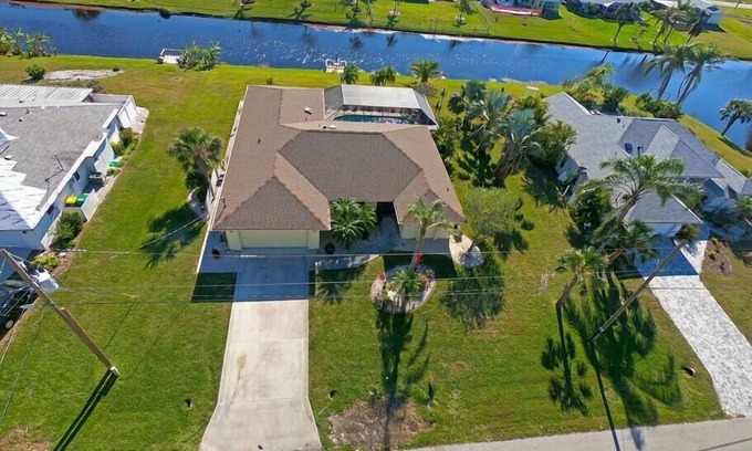 Pebble Beach Casa | Canal-Side: Pool Home in Rotonda West #61