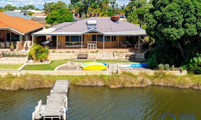 South Yunderup Casa | Canal-Side Retreat with Private Jetty
