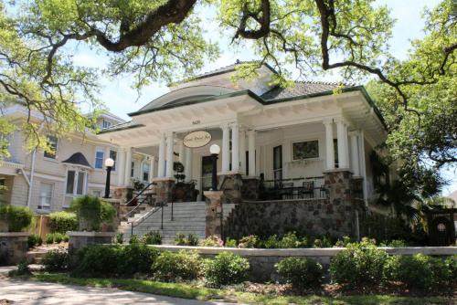 Mid-City Cama Y Desayuno | Canal Street Inn